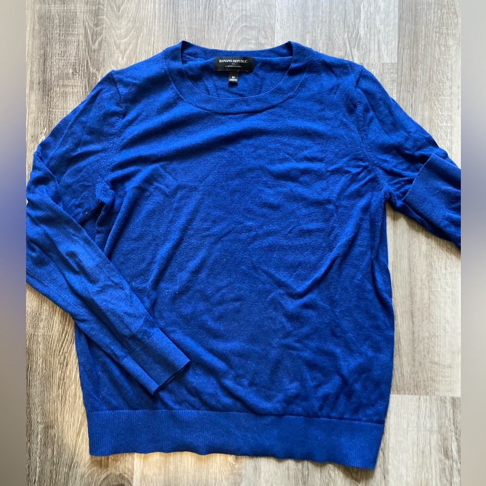 Banana Republic blue sweater • size medium